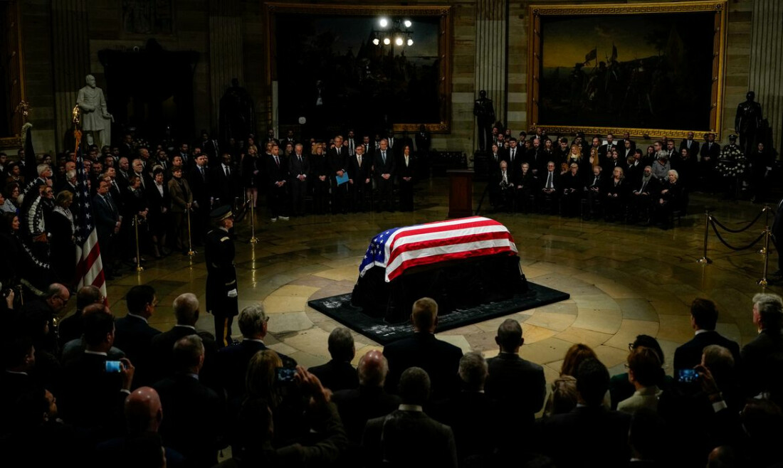 Corpo do ex-presidente Jimmy Carter chega ao Capitólio para homenagem