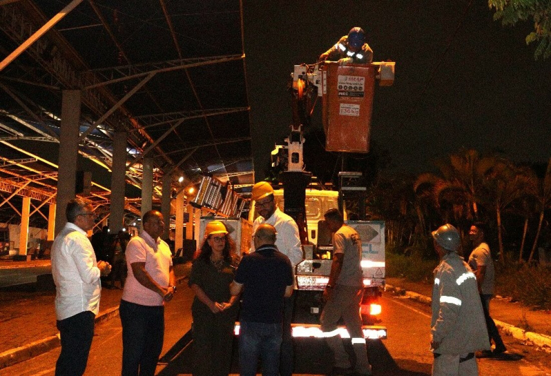 Terminais do centro e da Cidade Kemel recebem nova iluminação e ações de zeladoria