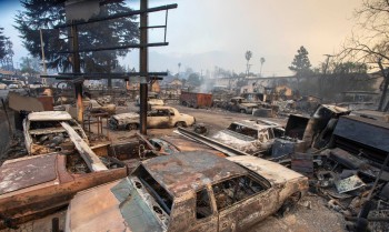Incêndio em Hollywood retrocede, mas chamas seguem em Los Angeles