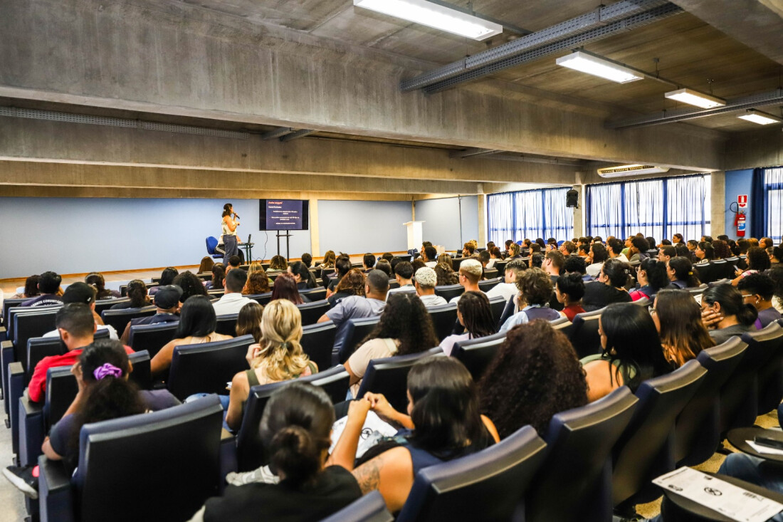 Capacitação reúne 200 agentes de saúde contra a Dengue na Etec de Ferraz