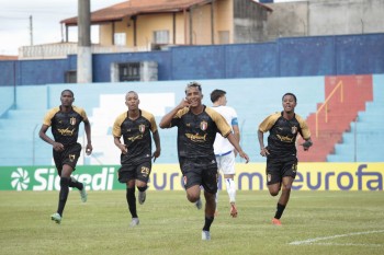 União Suzano vence o Avaí e faz história com classificação à segunda fase