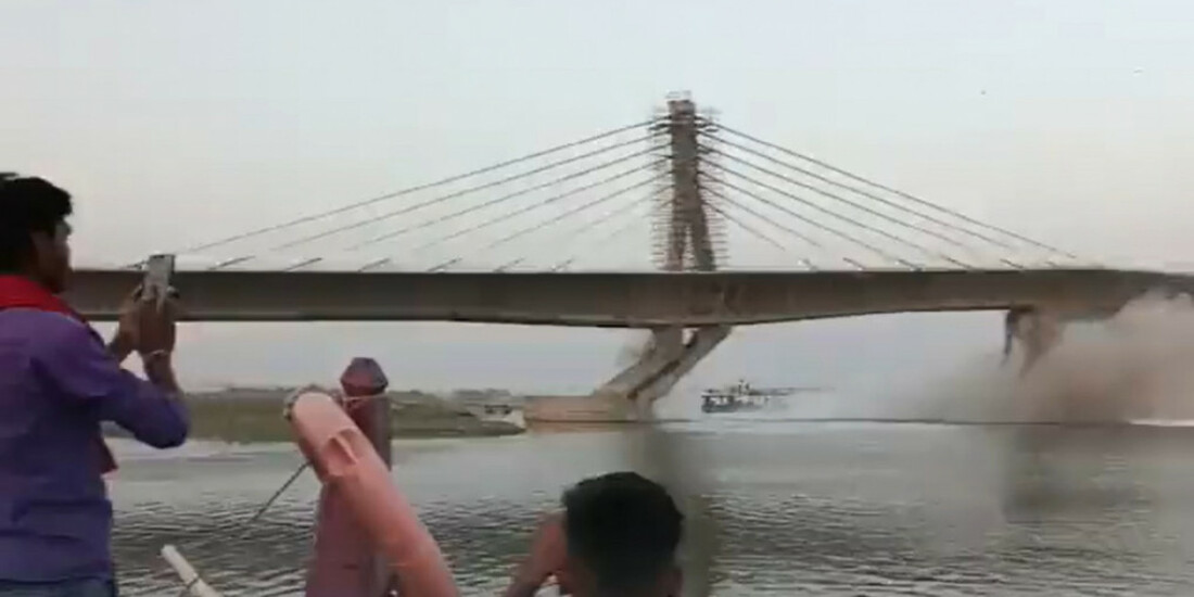 Parte de ponte suspensa desmorona na Índia durante construção