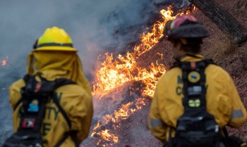 Los Angeles tem previsão de ventos que podem reativar incêndios