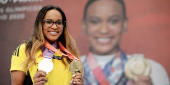 Rebeca Andrade celebra o posto de ginasta mais completa do mundo