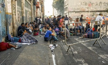 SP: muro construído pela prefeitura confina pessoas na Cracolândia