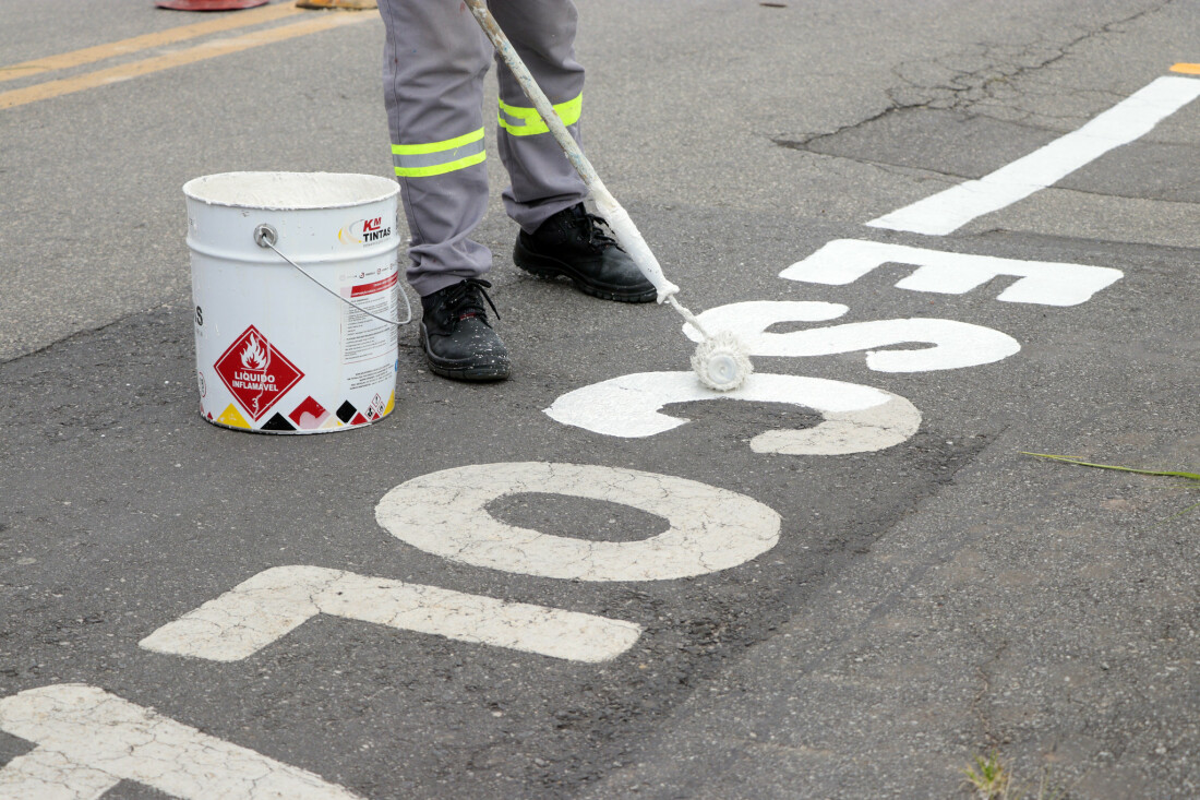 Transporte atua para melhorar sinalização em ruas do entorno das escolas de Suzano