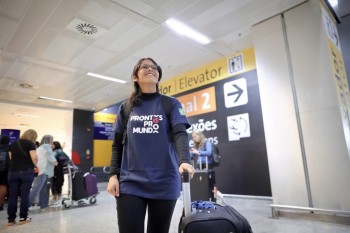 ‘A primeira da família a viajar de avião’, diz aluna do Alto Tietê em intercâmbio