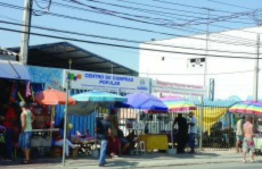 Ambulantes deixam Centro de Compras e voltam para as ruas