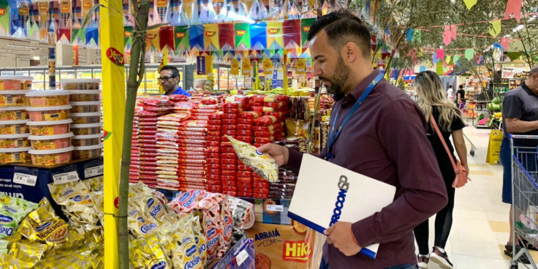 Procon realiza ação orientativa em supermercados