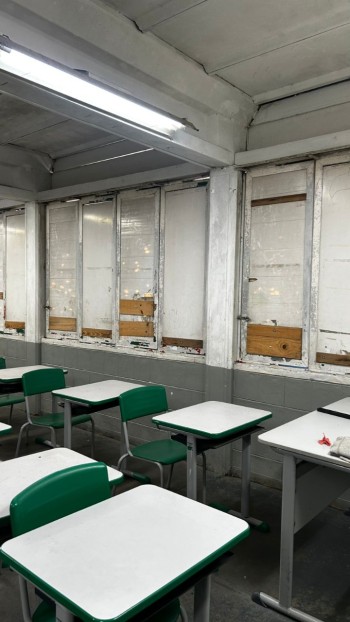 Renatinho Se Ligue denuncia situação precária das escolas municipais 