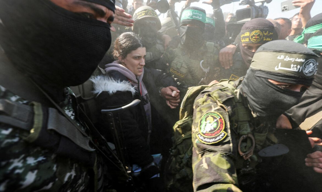 Israel adia libertação de prisioneiros após entrega caótica de reféns