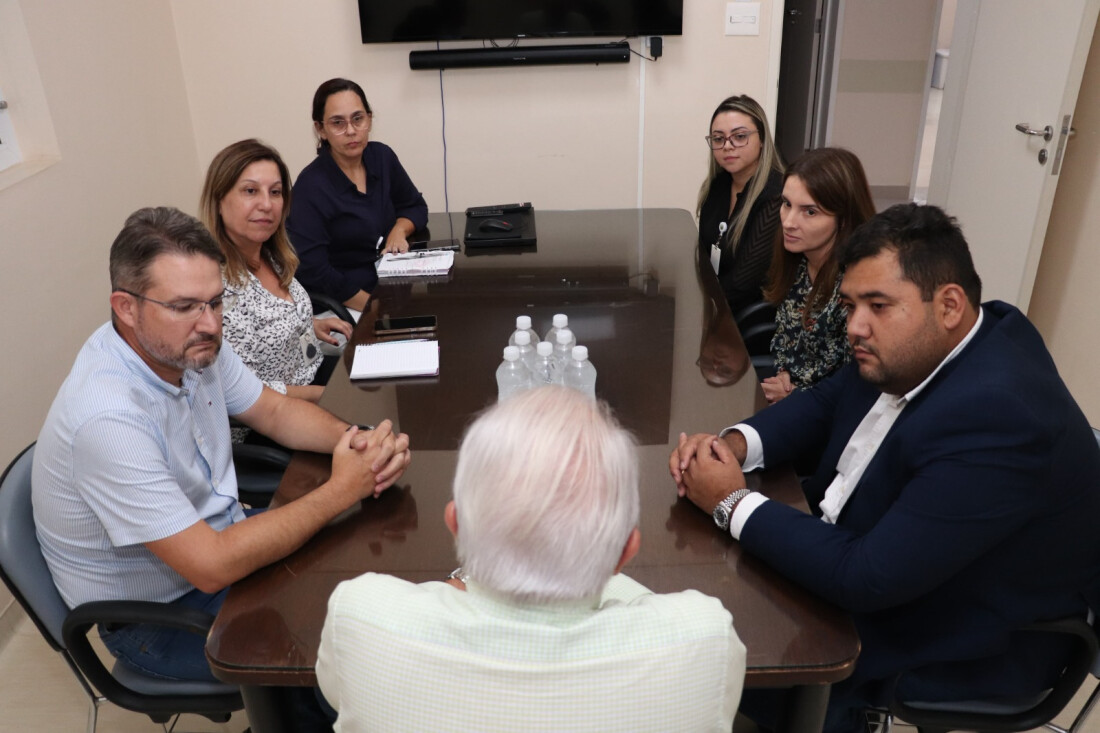 Prefeito e secretário de Saúde se reúnem com equipe do Hospital Regional do Alto Tietê