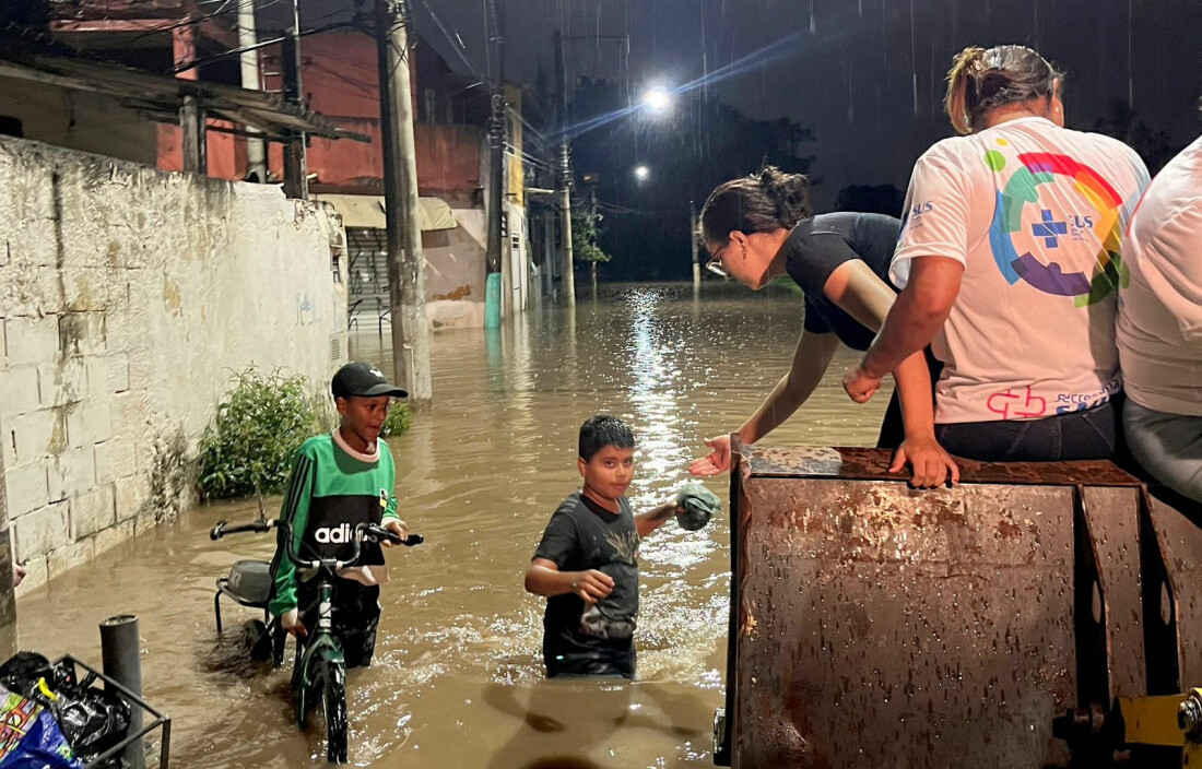 Itaquá cria força-tarefa para atender bairros atingidos pela chuva e monta abrigos