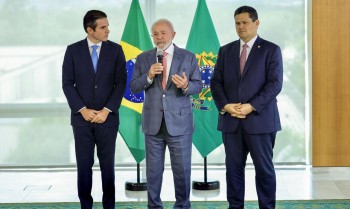 "Brasil está menos pobre e com mais renda", diz Lula ao Congresso