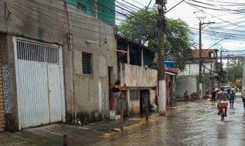 Moradores do Jardim Pantanal, em SP, se mobilizam após alagamentos 
