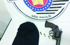 PM liberta refém e prende três acusados
