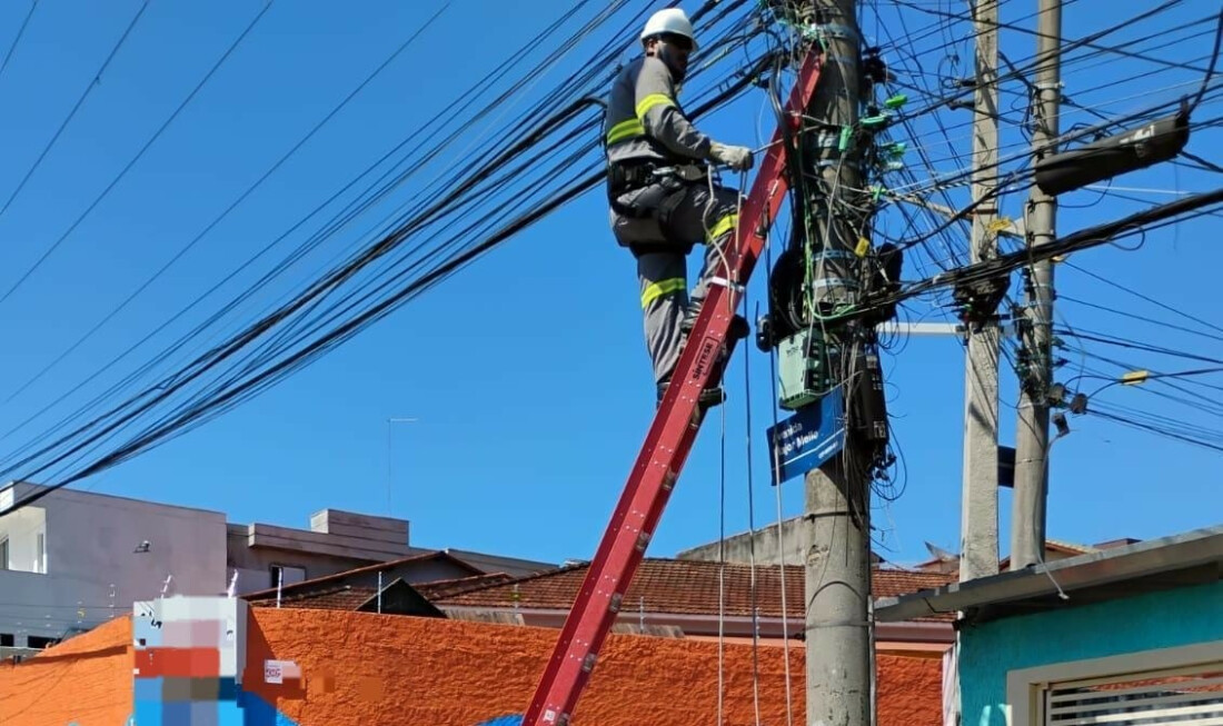 EDP realiza mutirão para retirar cabeamento irregular de telecomunicação em postes