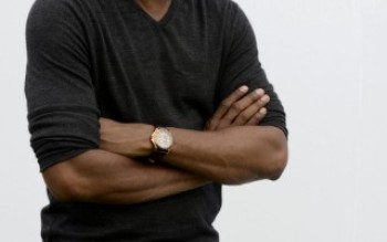 Lázaro Ramos se diverte na série "Mister Brau"