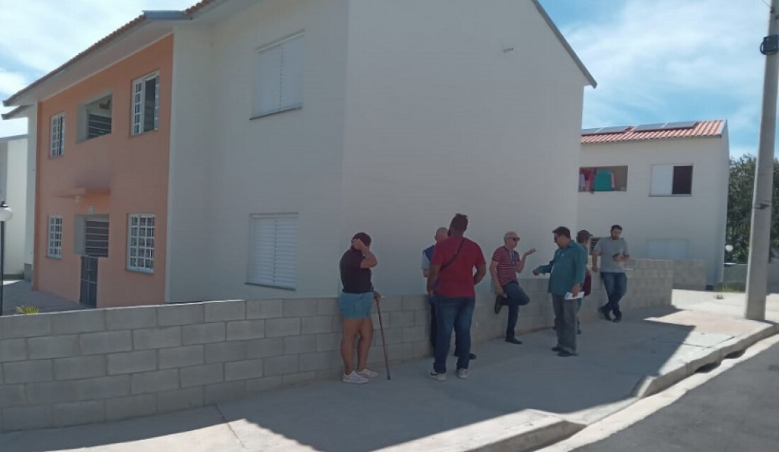 Mais seis famílias recebem chaves da casa própria em Cezar de Souza