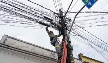 Ação de organização da fiação aérea atende a região central de Mogi 