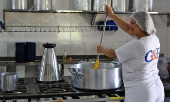 Calor em escolas é ainda mais extremo nas cozinhas, alerta sindicato