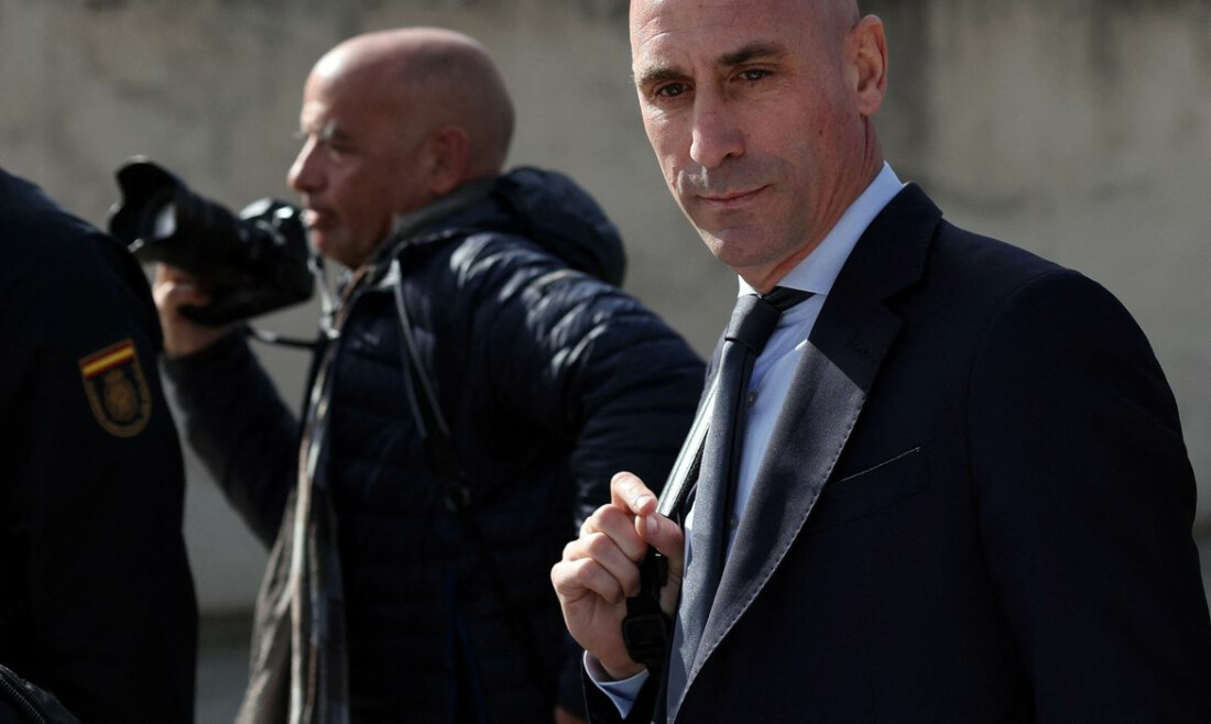 Tribunal espanhol condena Luis Rubiales por beijo sem consentimento