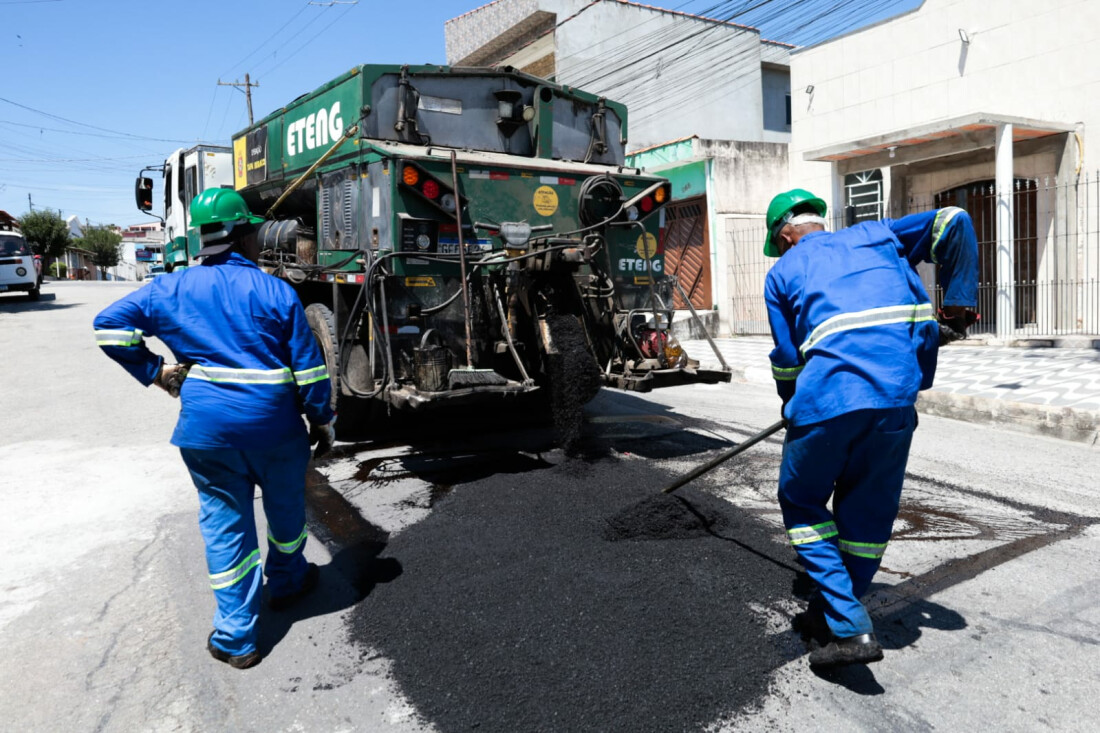 Transporte intensifica operação 'Tapa-Buraco' em vários pontos de Suzano