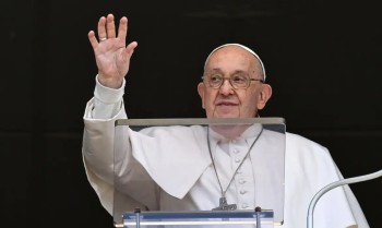 Papa continua em situação crítica, informa o Vaticano