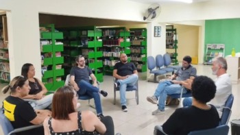 Clube do Livro de Ferraz promove 'Bloquinho da Leitura' no carnaval 