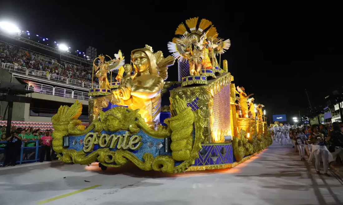 Carnaval carioca começa com desfile da Série Ouro e 22 blocos de rua