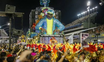 Afoxé Filhos da Coroa de Dadá abre segundo dia de desfiles em SP