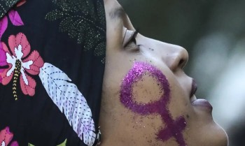 Hoje é Dia destaca os direitos da mulher e os cuidados com a audição