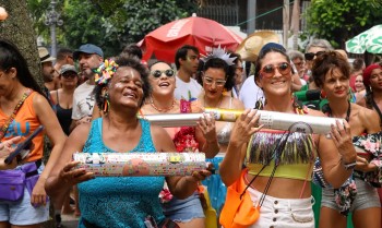 Com público estimado em 120 mil pessoas, Bloco Areia desfila no Rio