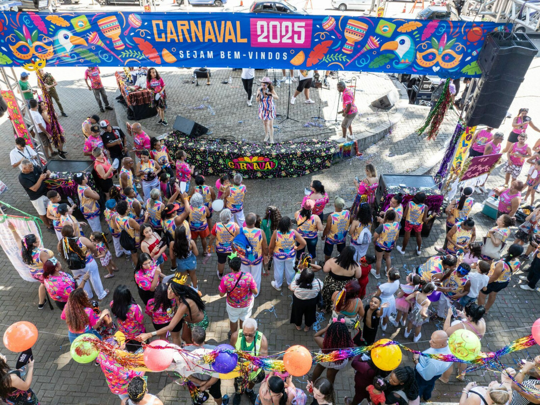 Carnaval de Itaquá reúne 1,5 mil pessoas em tarde de sol e folia 