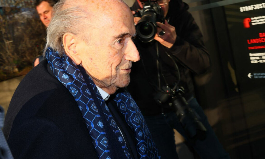 Blatter declara inocência em retorno a tribunal por caso de fraude