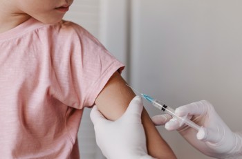 Governo de SP alerta sobre a importância da vacinação contra a dengue 