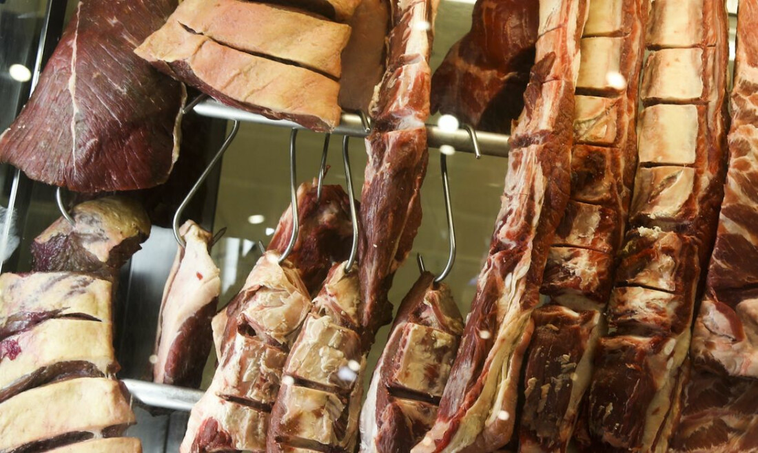 China suspende compra de carne bovina de três frigoríficos do Brasil