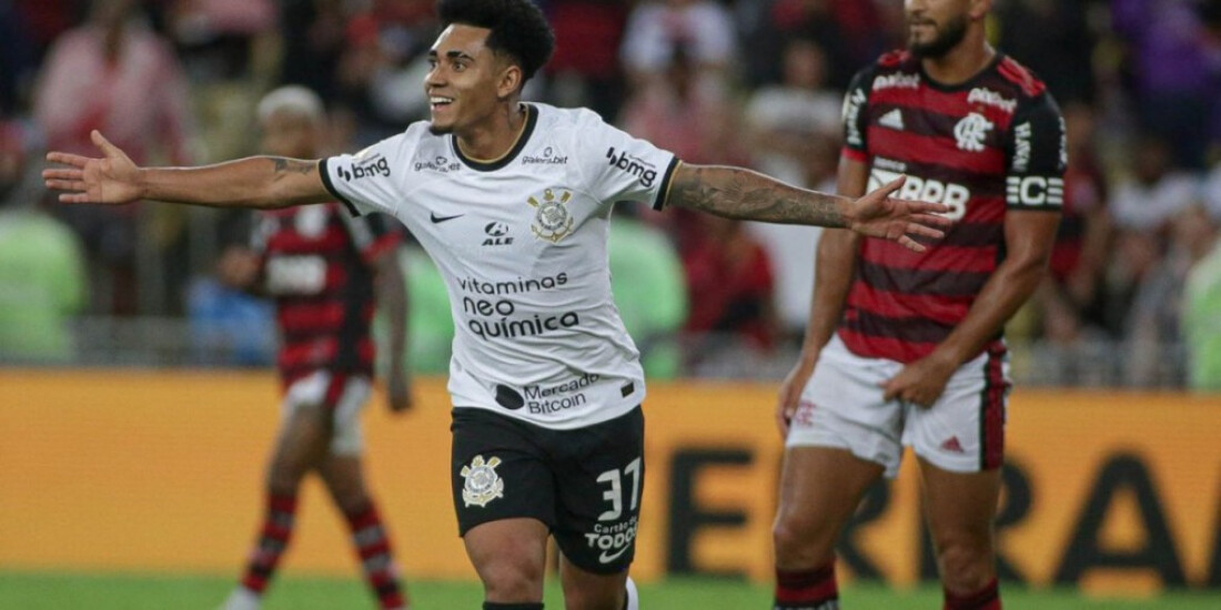 Corinthians derrota Flamengo no Maracanã e se garante na Libertadores
