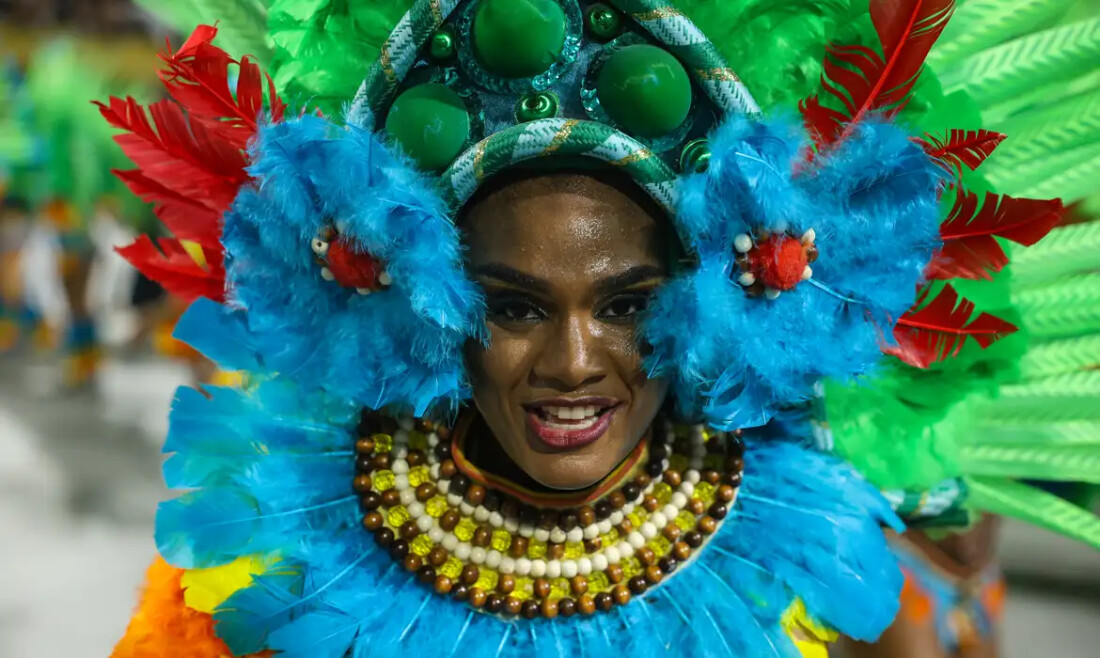 Milton Nascimento é homenageado pela Portela