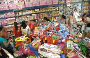 Consumidores procuram economizar nos presentes