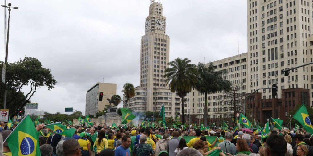 Manifestantes protestam contra resultado das urnas