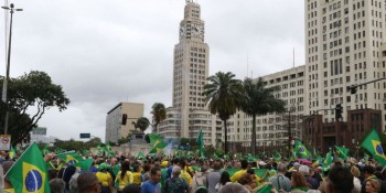 Manifestantes protestam contra resultado das urnas