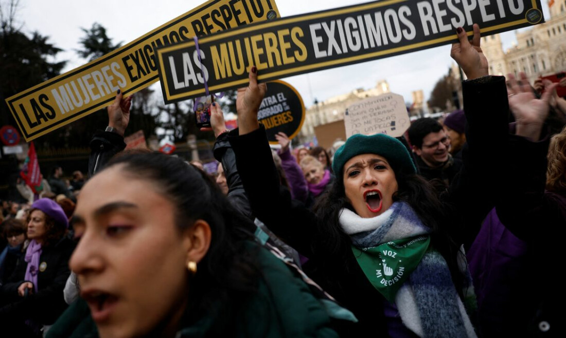 Milhares de pessoas marcham em Madri pelos direitos das mulheres