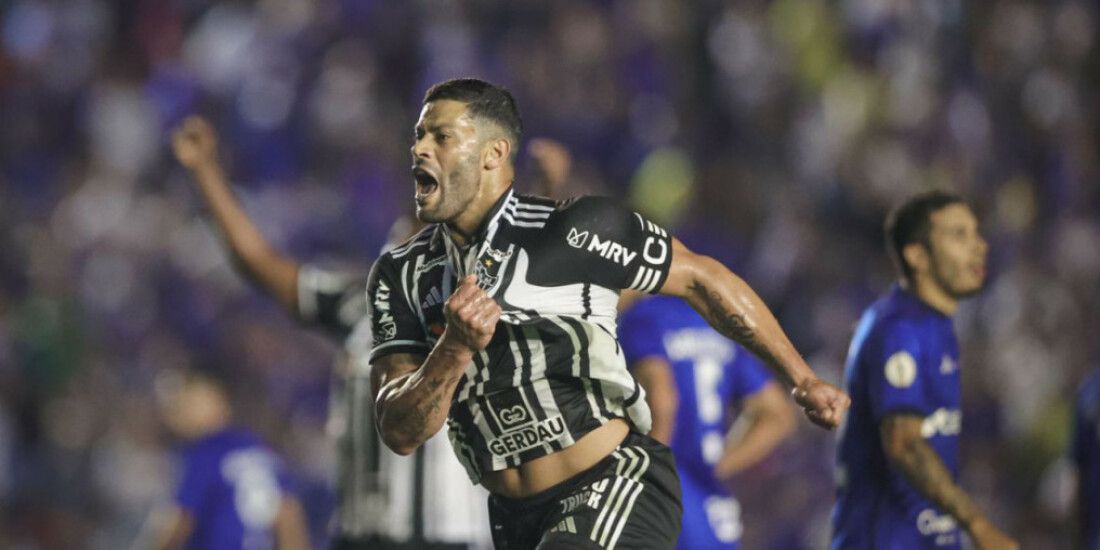 Hulk marca de falta e Atlético-MG vence clássico com Cruzeiro