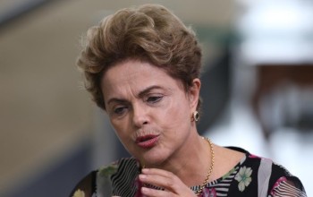 Presidente reúne ministros para discutir a crise política