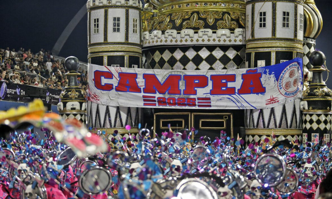 Rosas de Ouro encerra Desfile das Campeãs em São Paulo