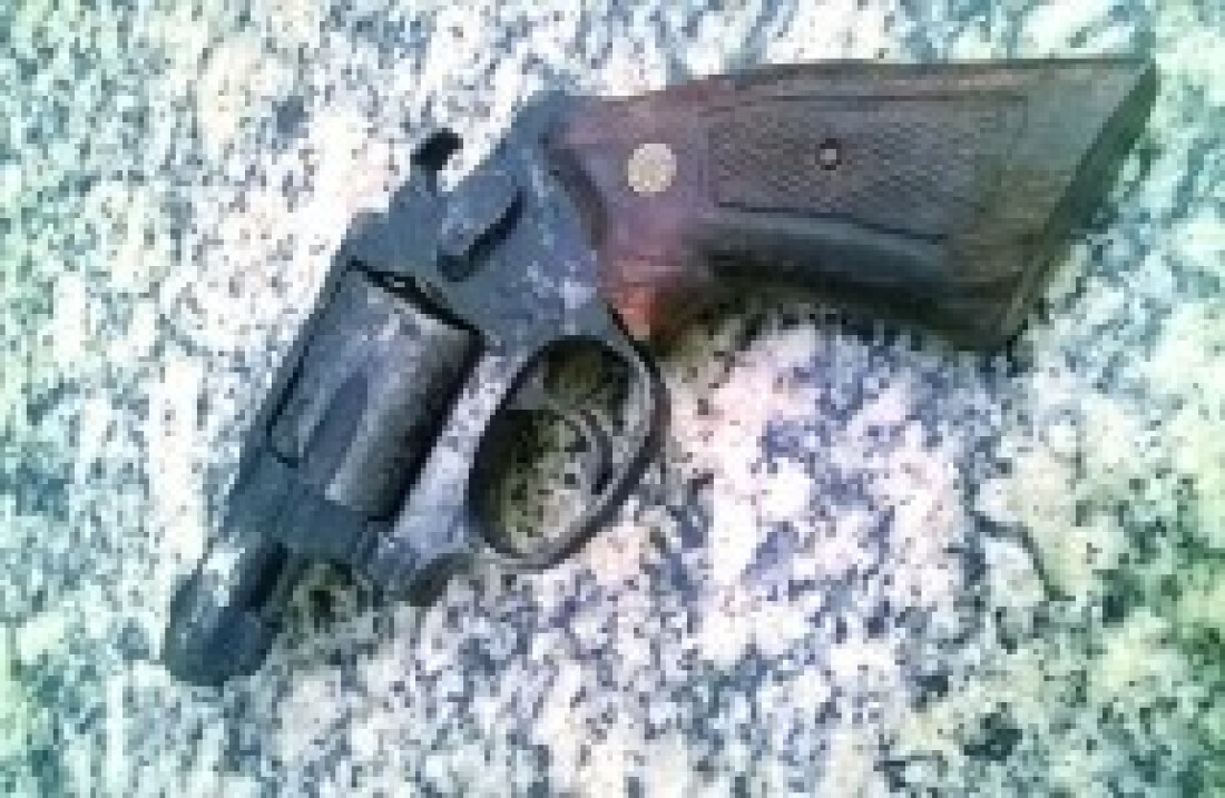 Acusado tenta pegar arma de policial militar