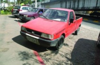 Dois são detidos com carro e moto furtados