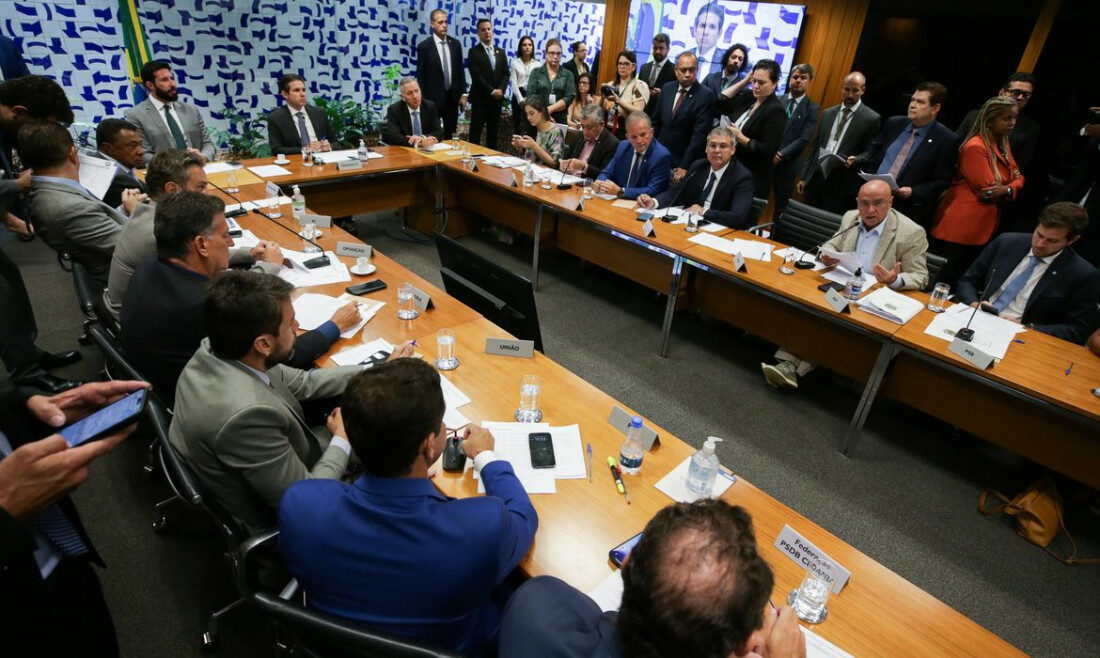 Sem acordo, deputados adiam decisão sobre Comissões da Câmara