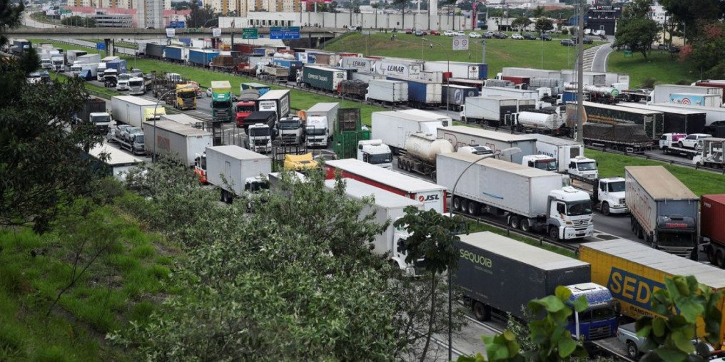 ?AGU obtém 13 sentenças favoráveis a uso da PRF para liberar rodovias